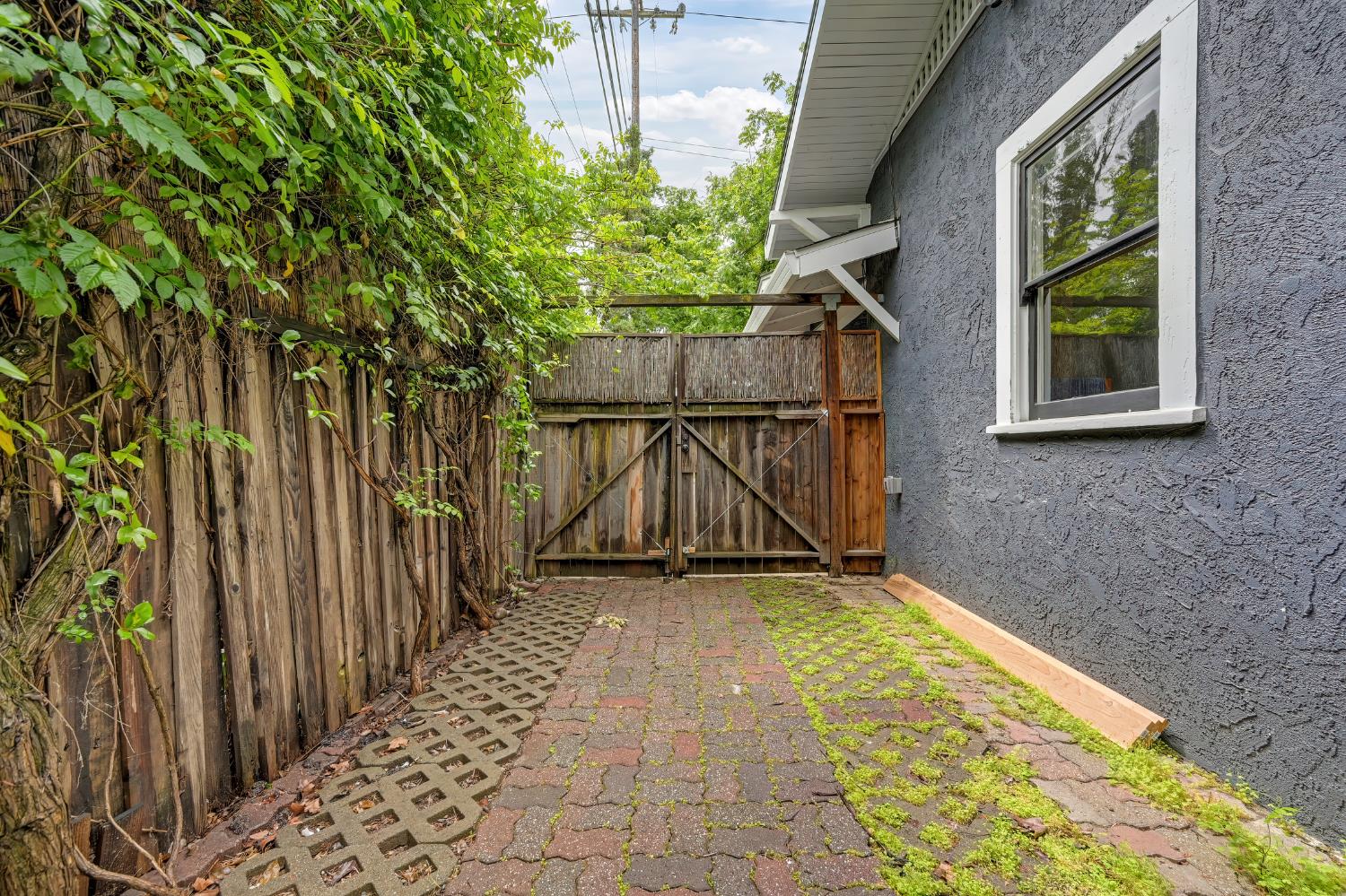 2027 Sloat Way