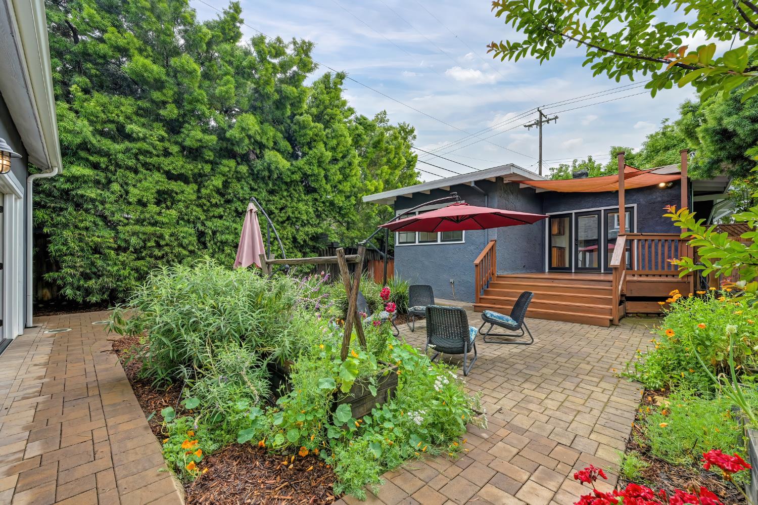 2027 Sloat Way