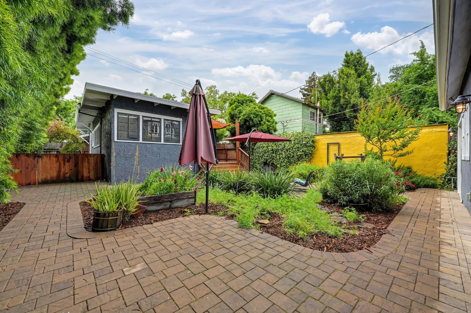 2027 Sloat Way