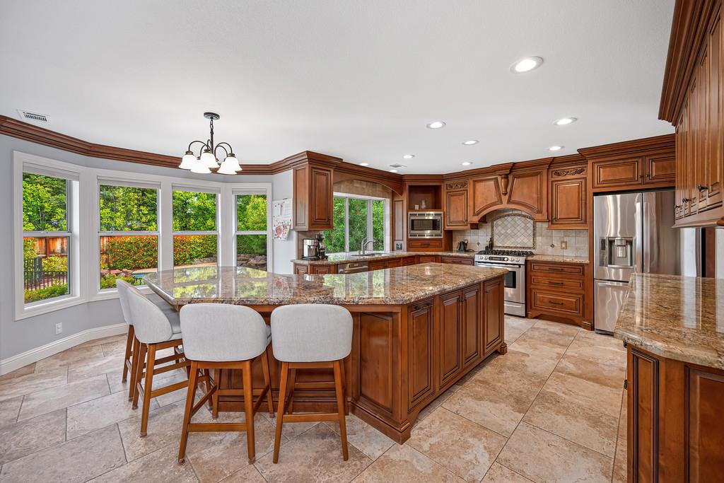 2052 Thornhill Dr