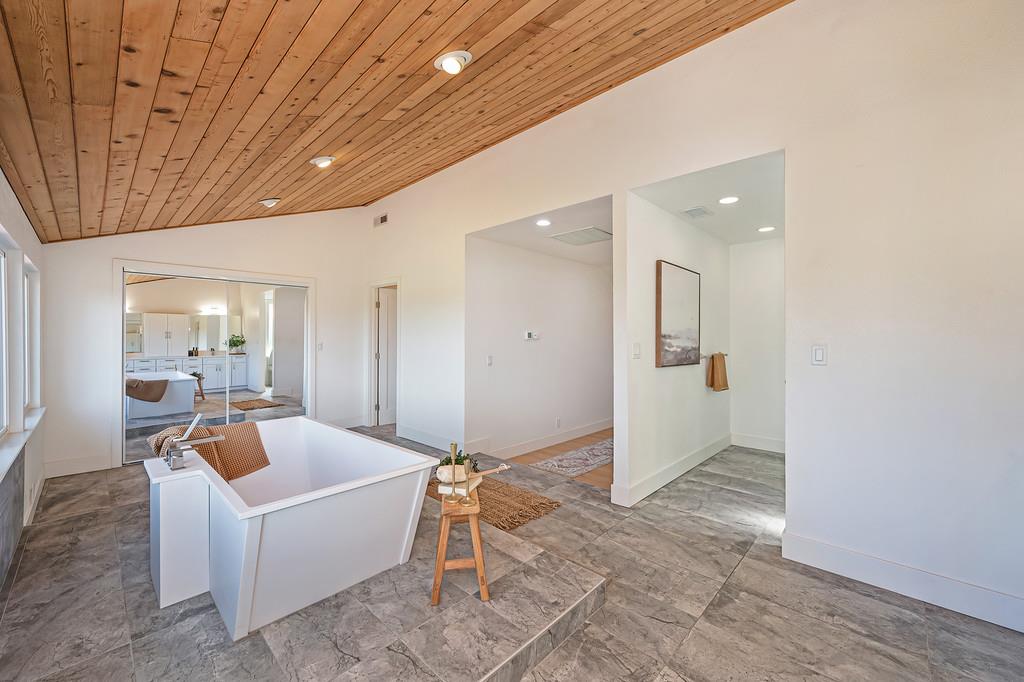 2495 Meadow Creek Rd