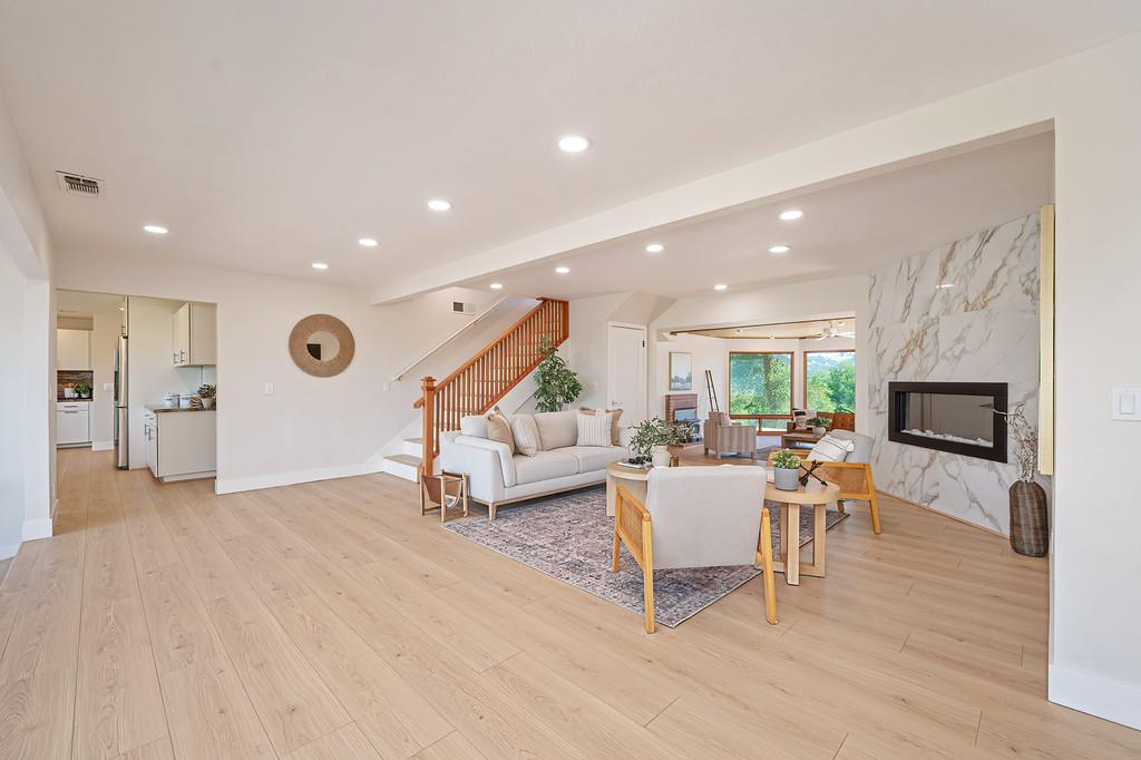 2495 Meadow Creek Rd
