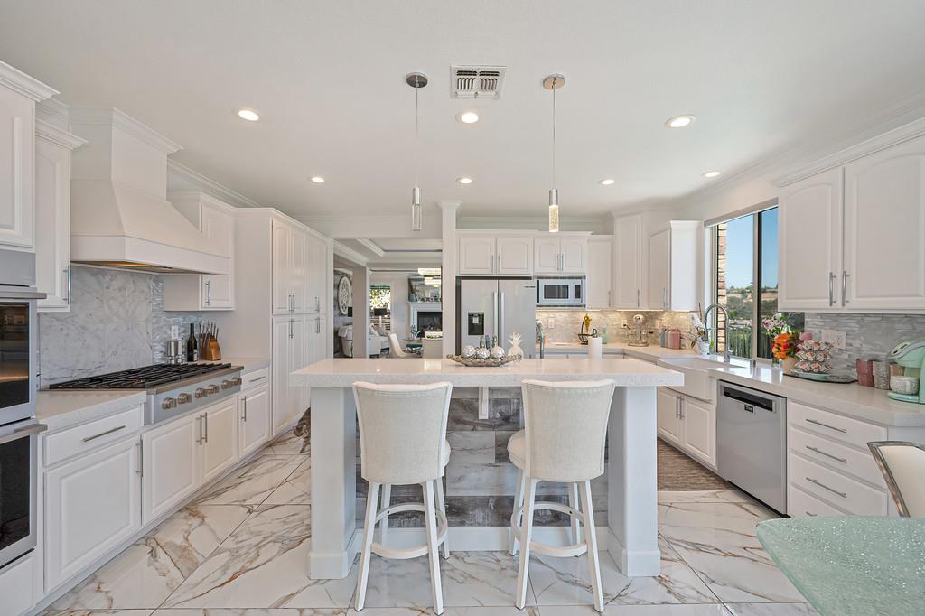 3881 Black Oak Dr