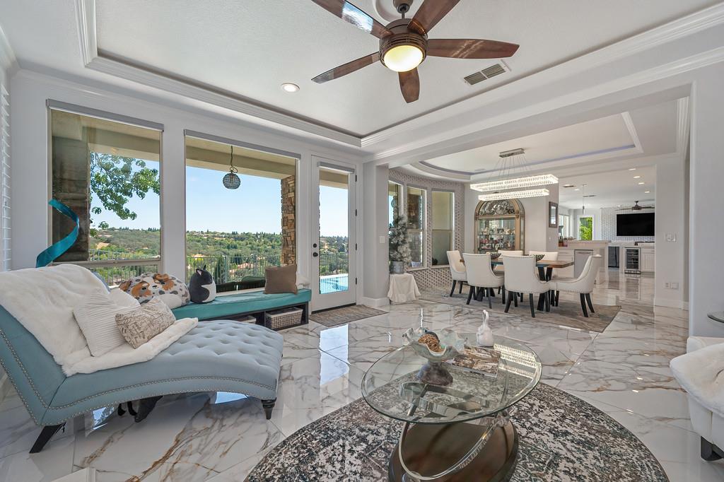 3881 Black Oak Dr