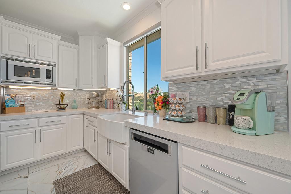 3881 Black Oak Dr