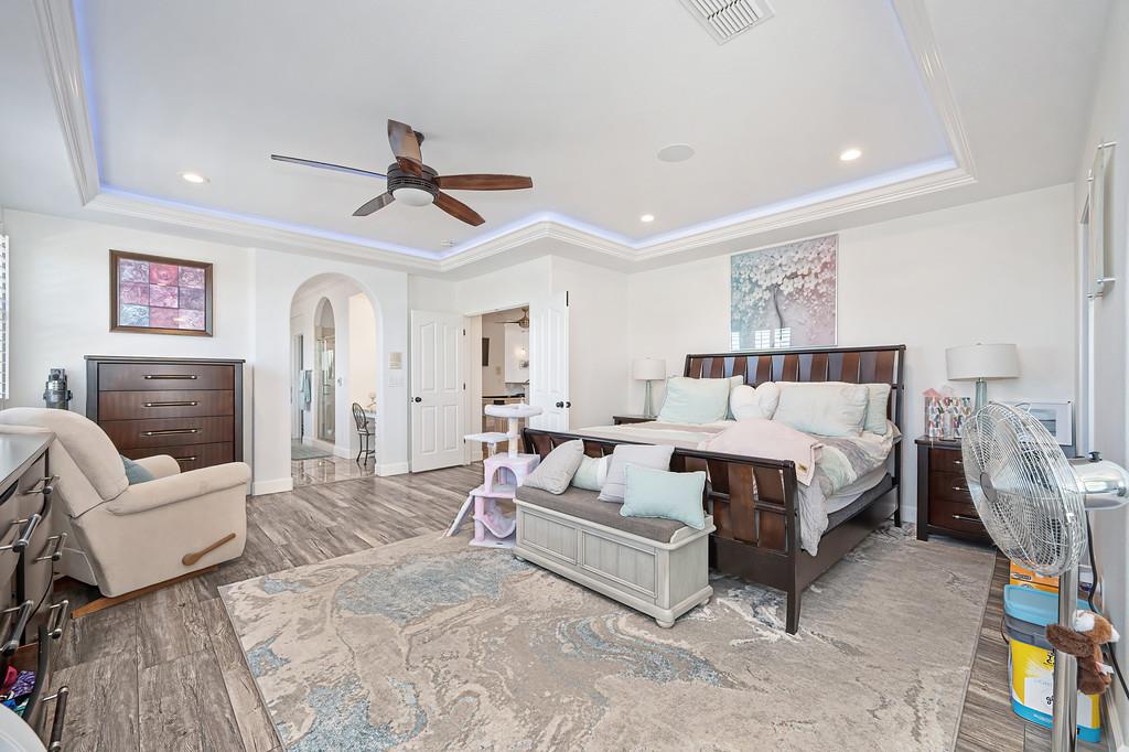 3881 Black Oak Dr