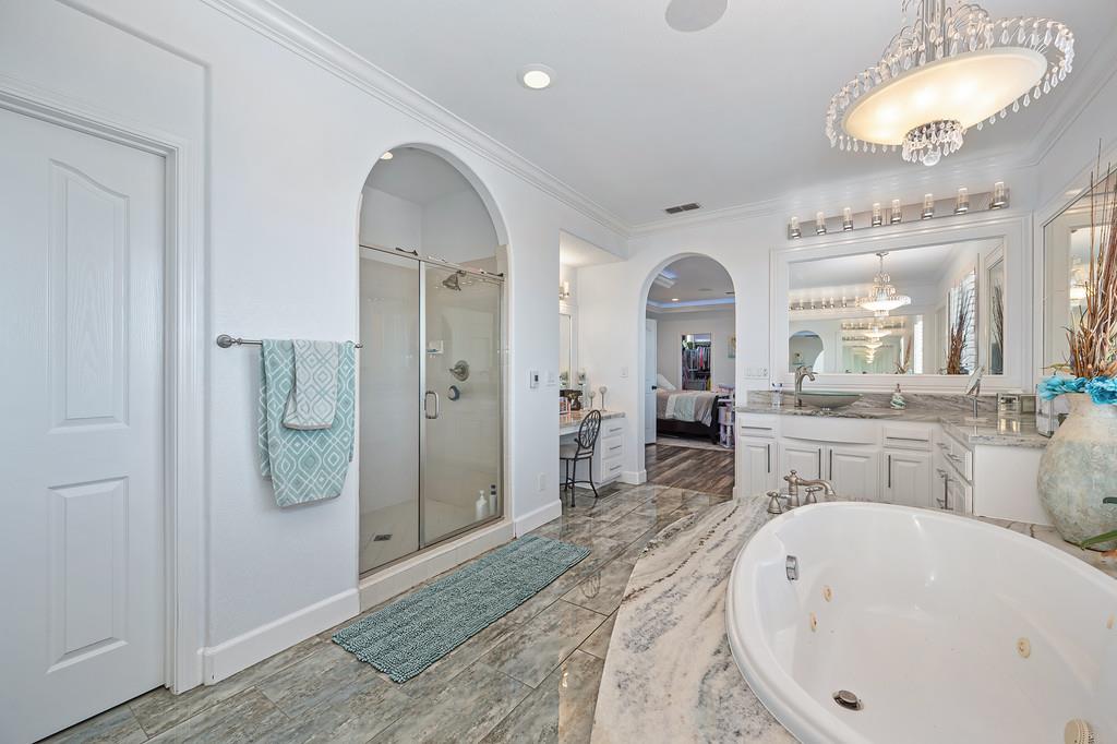 3881 Black Oak Dr