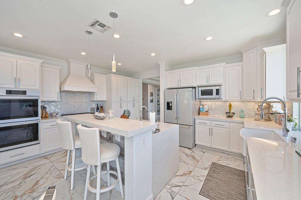 3881 Black Oak Dr