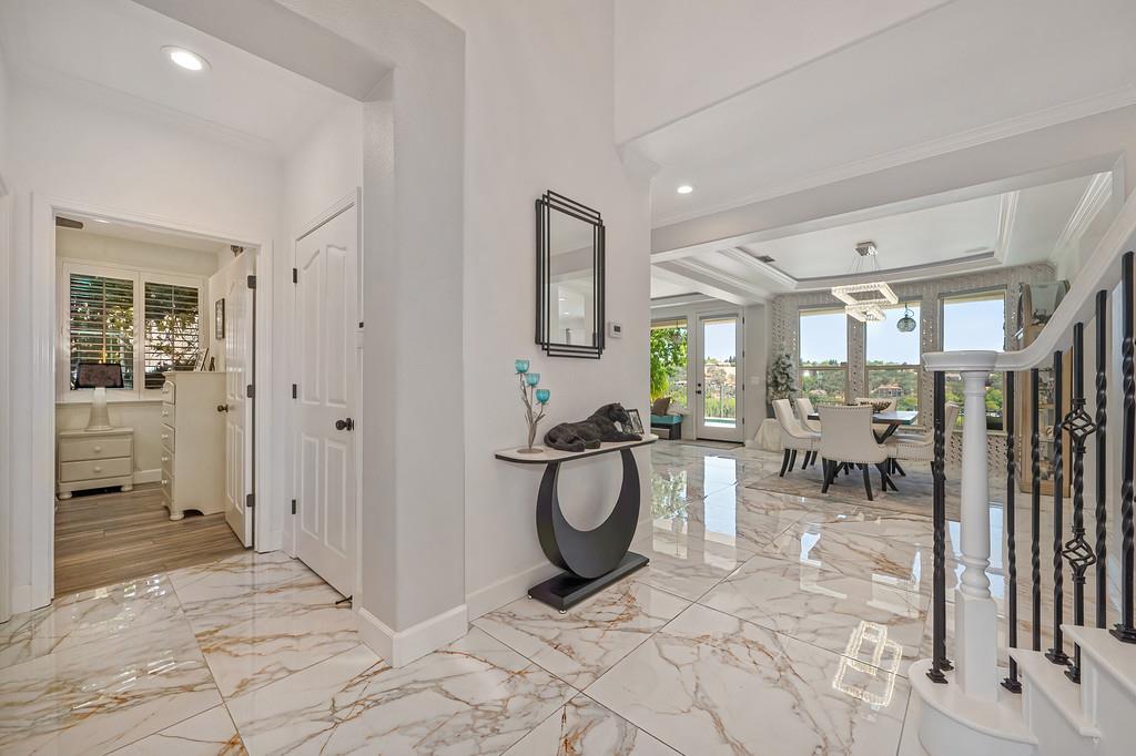 3881 Black Oak Dr