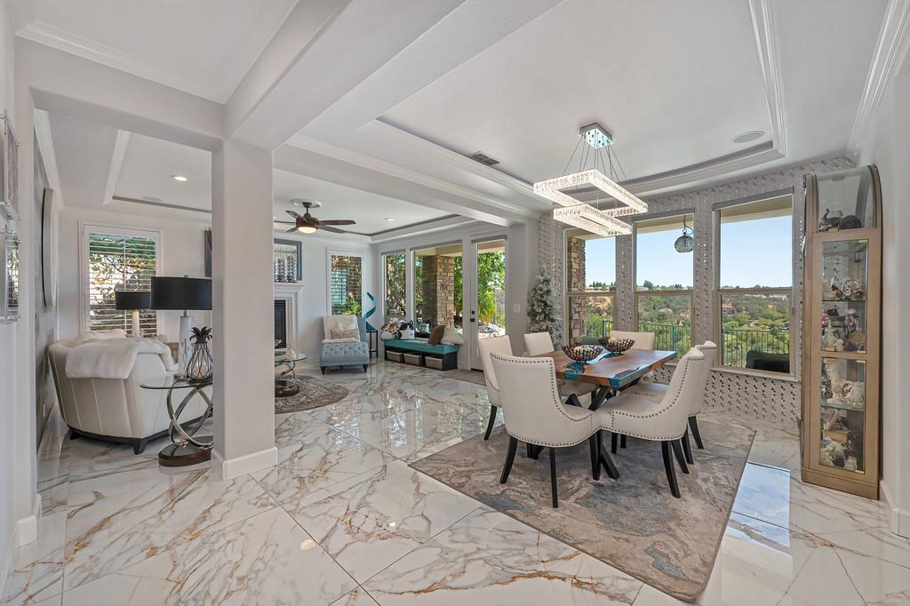 3881 Black Oak Dr