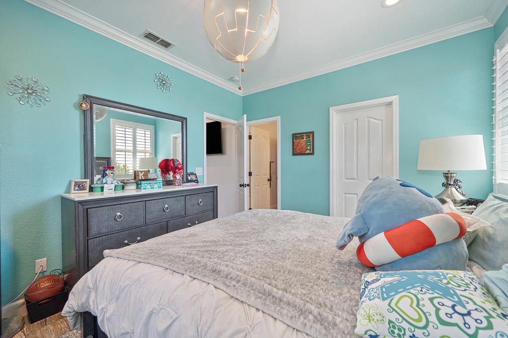 3881 Black Oak Dr