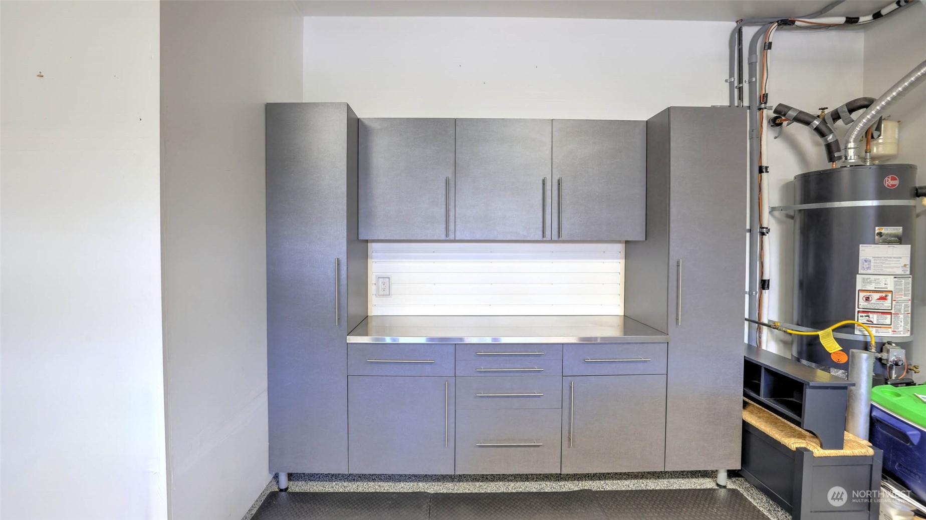 9325 Satterlee Avenue SE