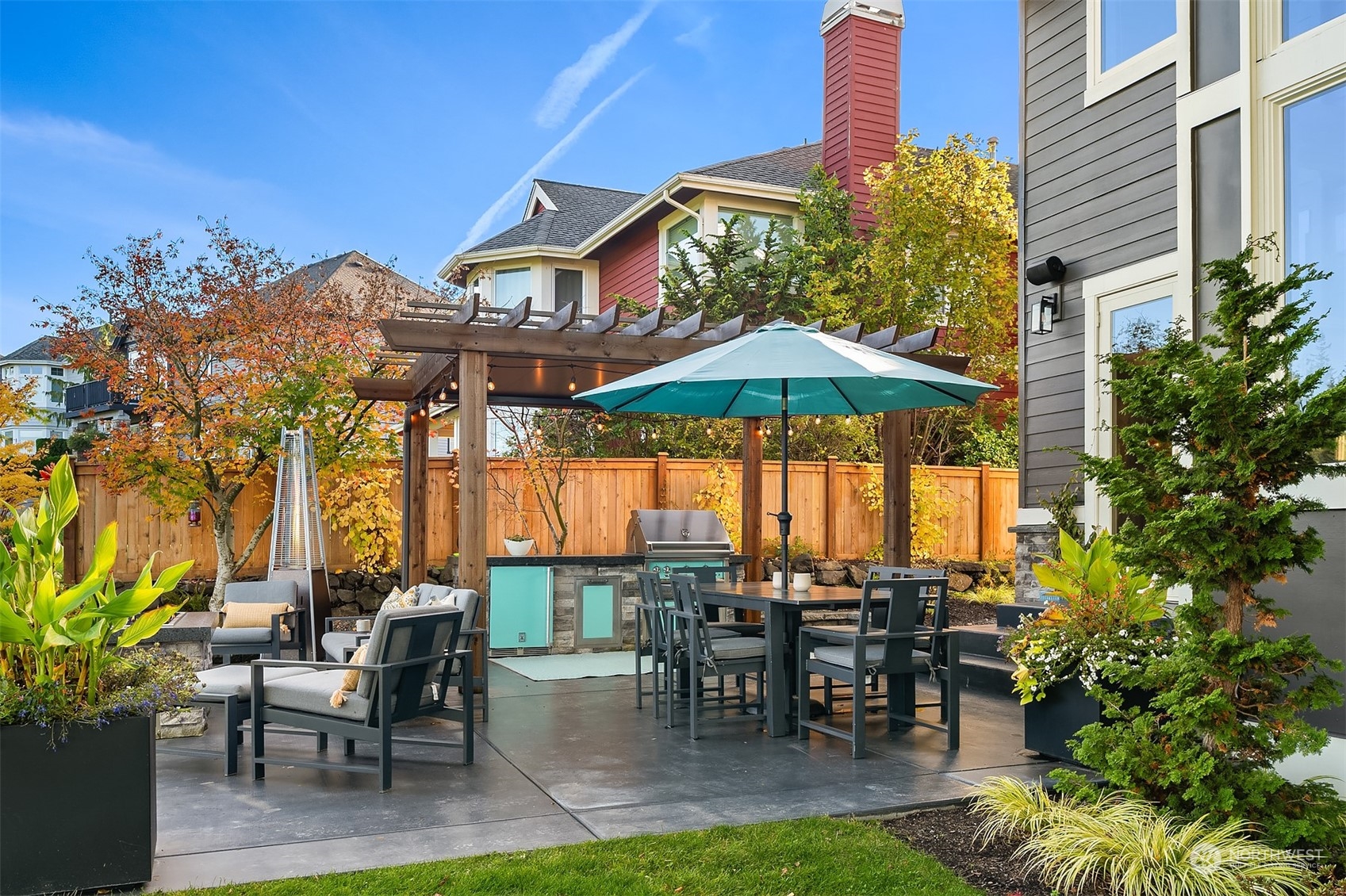 6410 Fairway Place SE