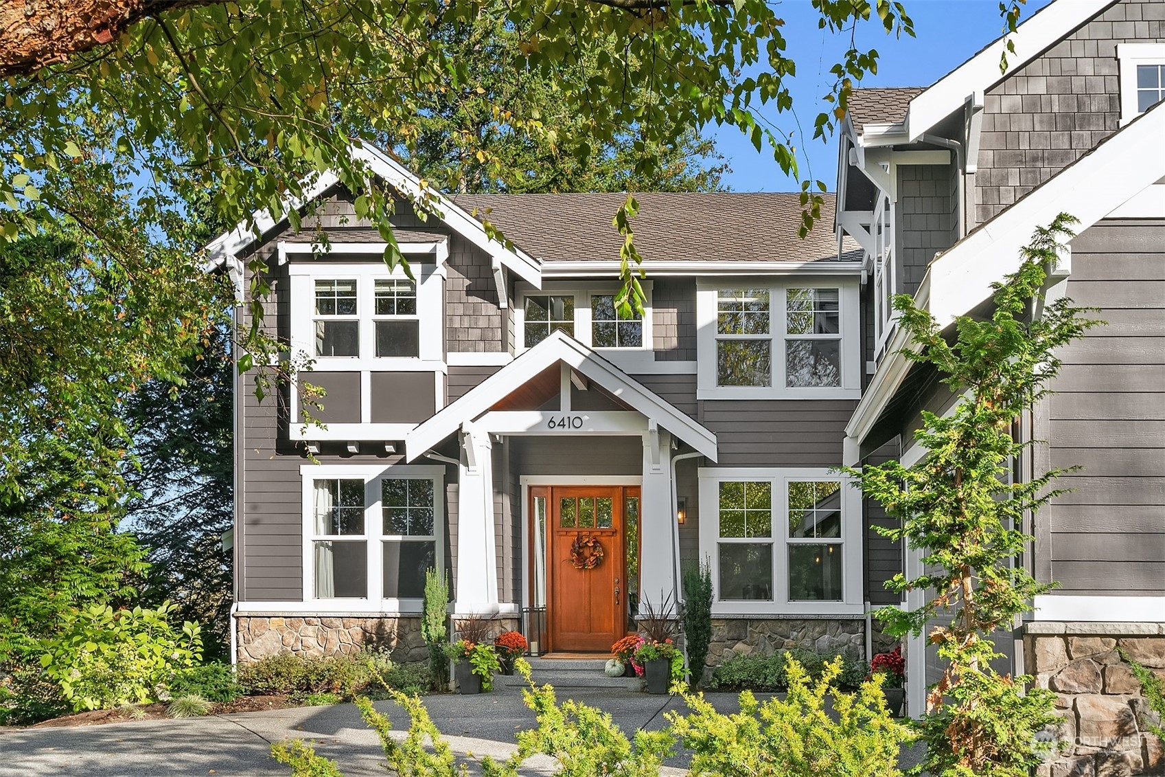 6410 Fairway Place SE