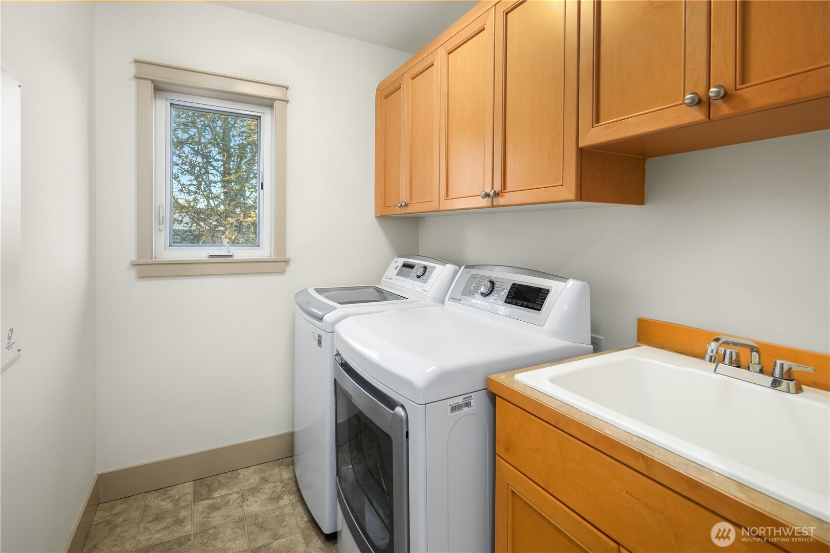 6421 Fairway Place SE