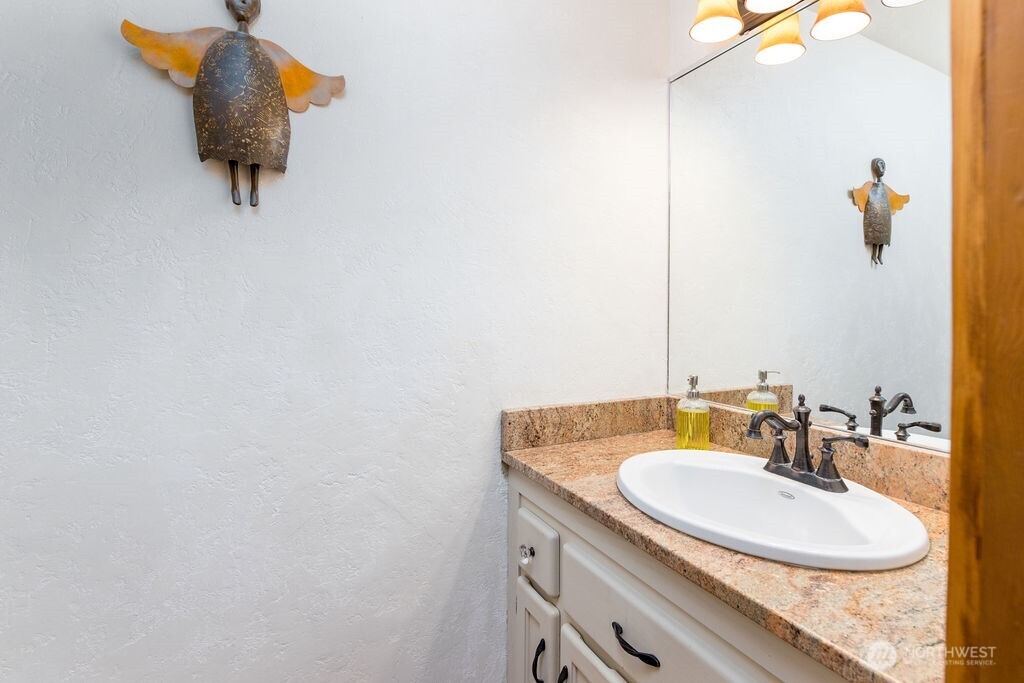 908 Riverside Drive SE