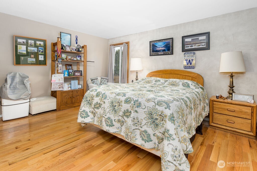 908 Riverside Drive SE