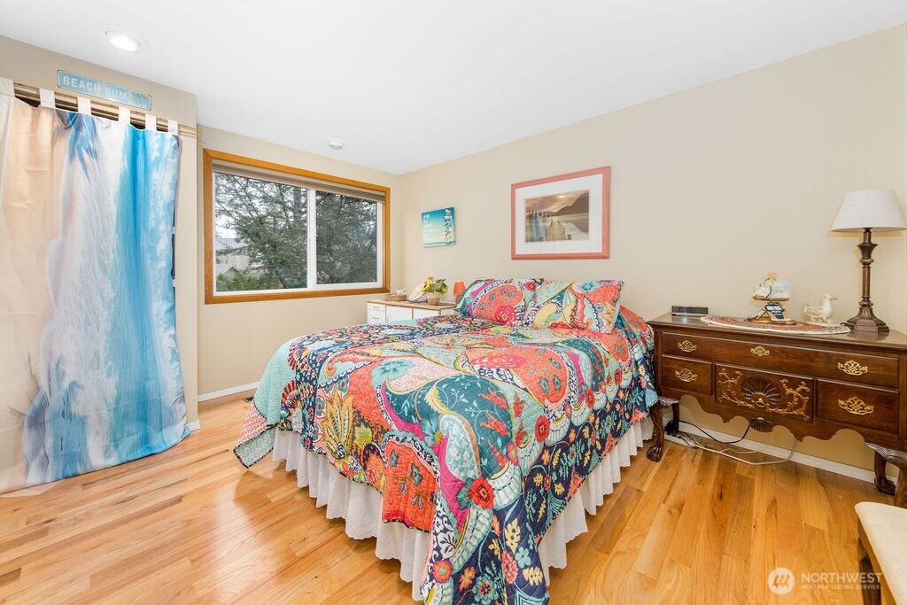 908 Riverside Drive SE