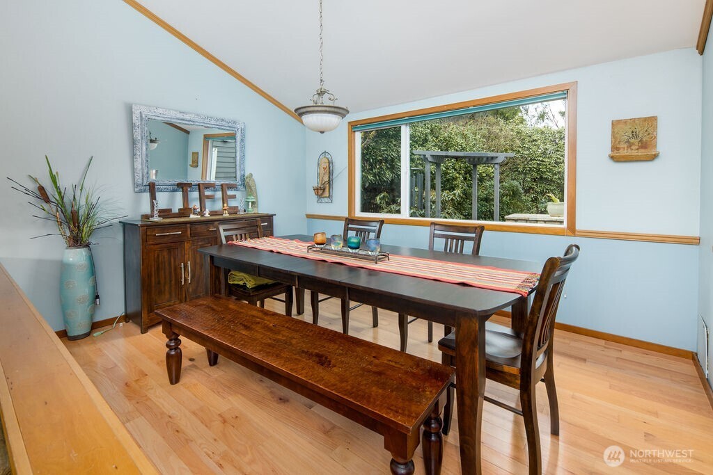 908 Riverside Drive SE