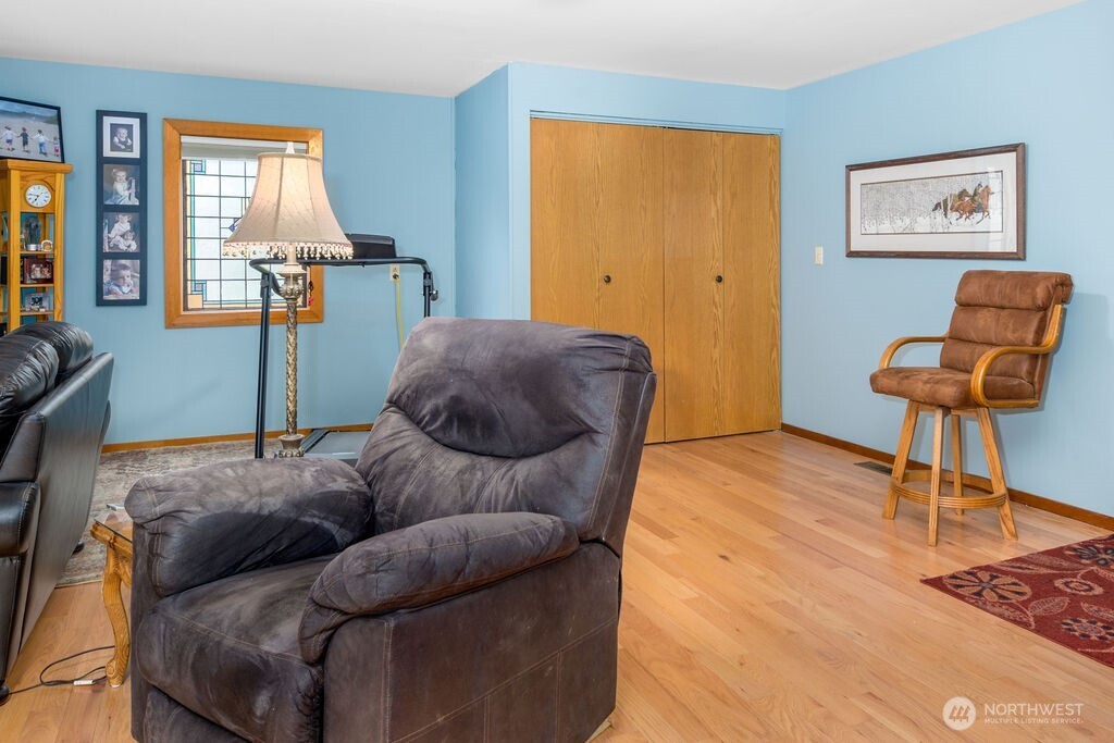 908 Riverside Drive SE