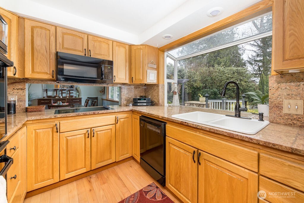 908 Riverside Drive SE