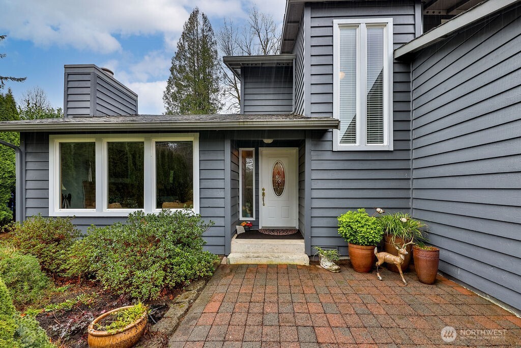 908 Riverside Drive SE