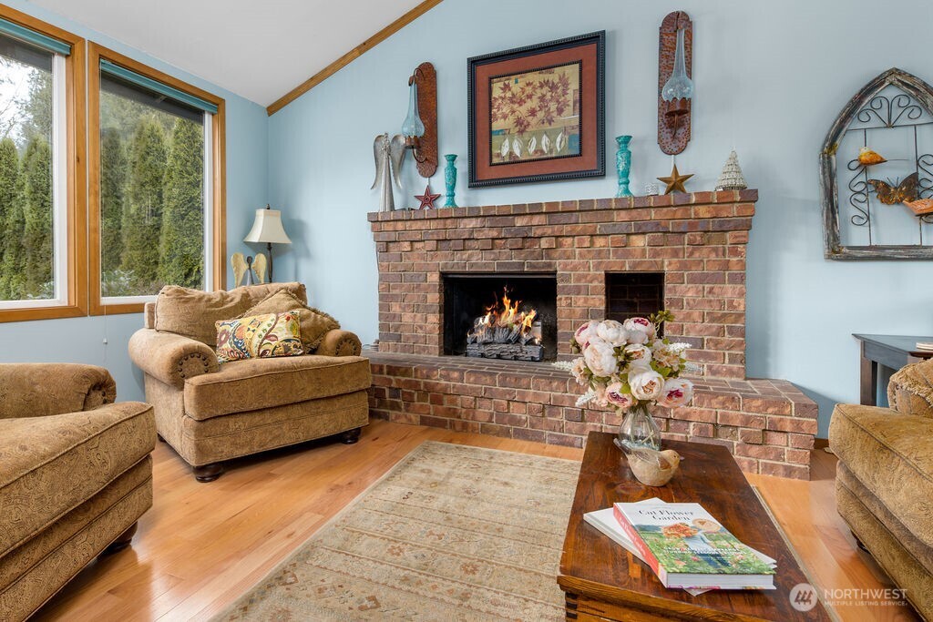 908 Riverside Drive SE