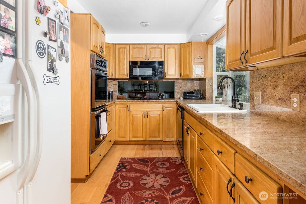 908 Riverside Drive SE