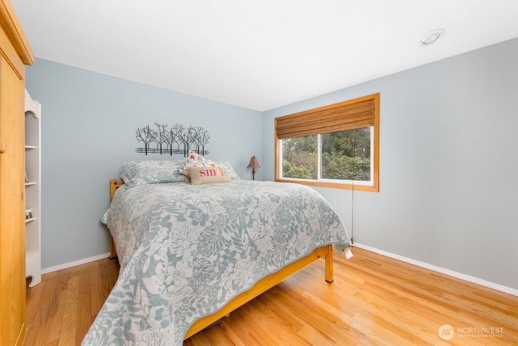 908 Riverside Drive SE