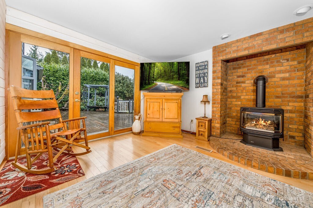 908 Riverside Drive SE