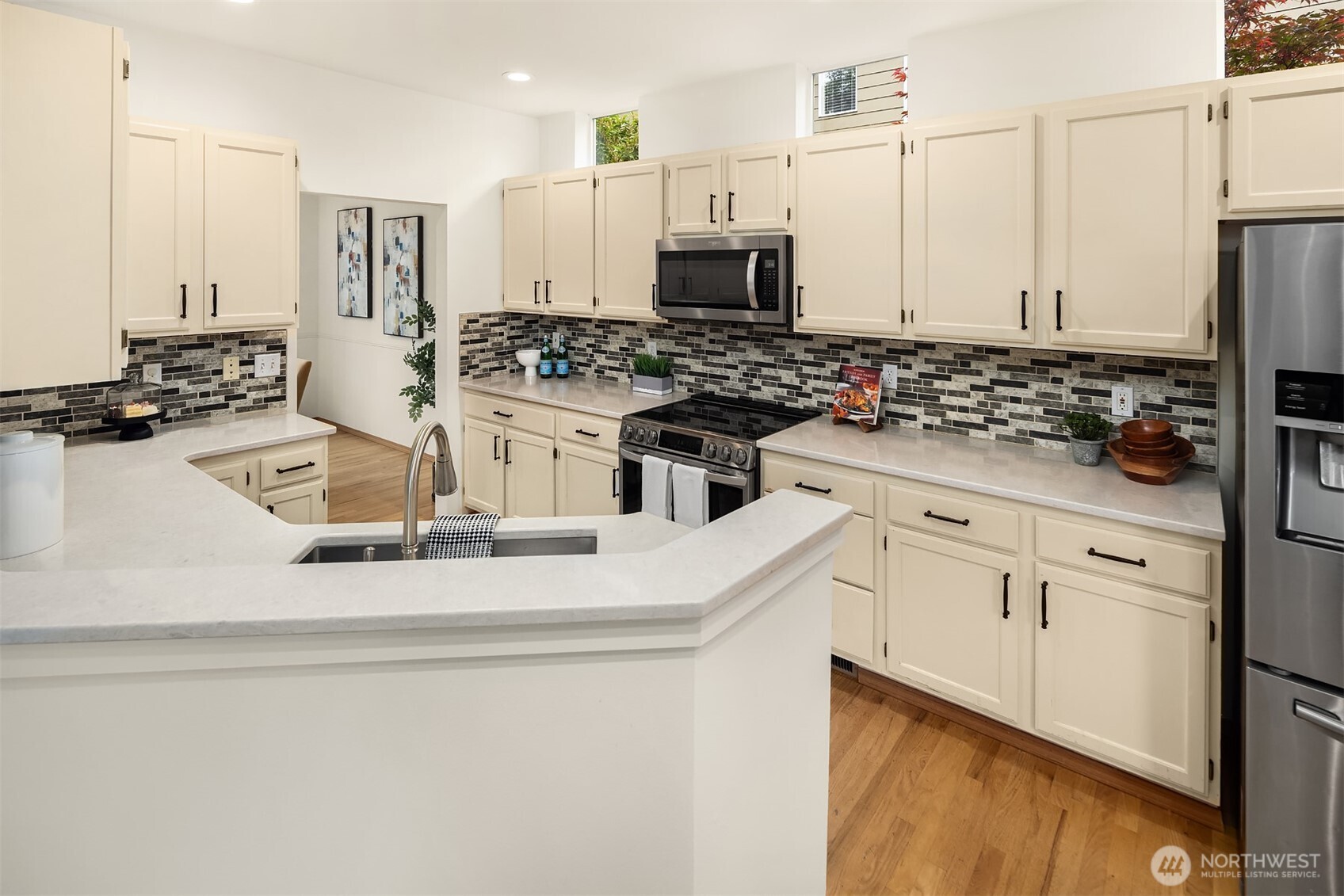 7320 Douglas Avenue SE