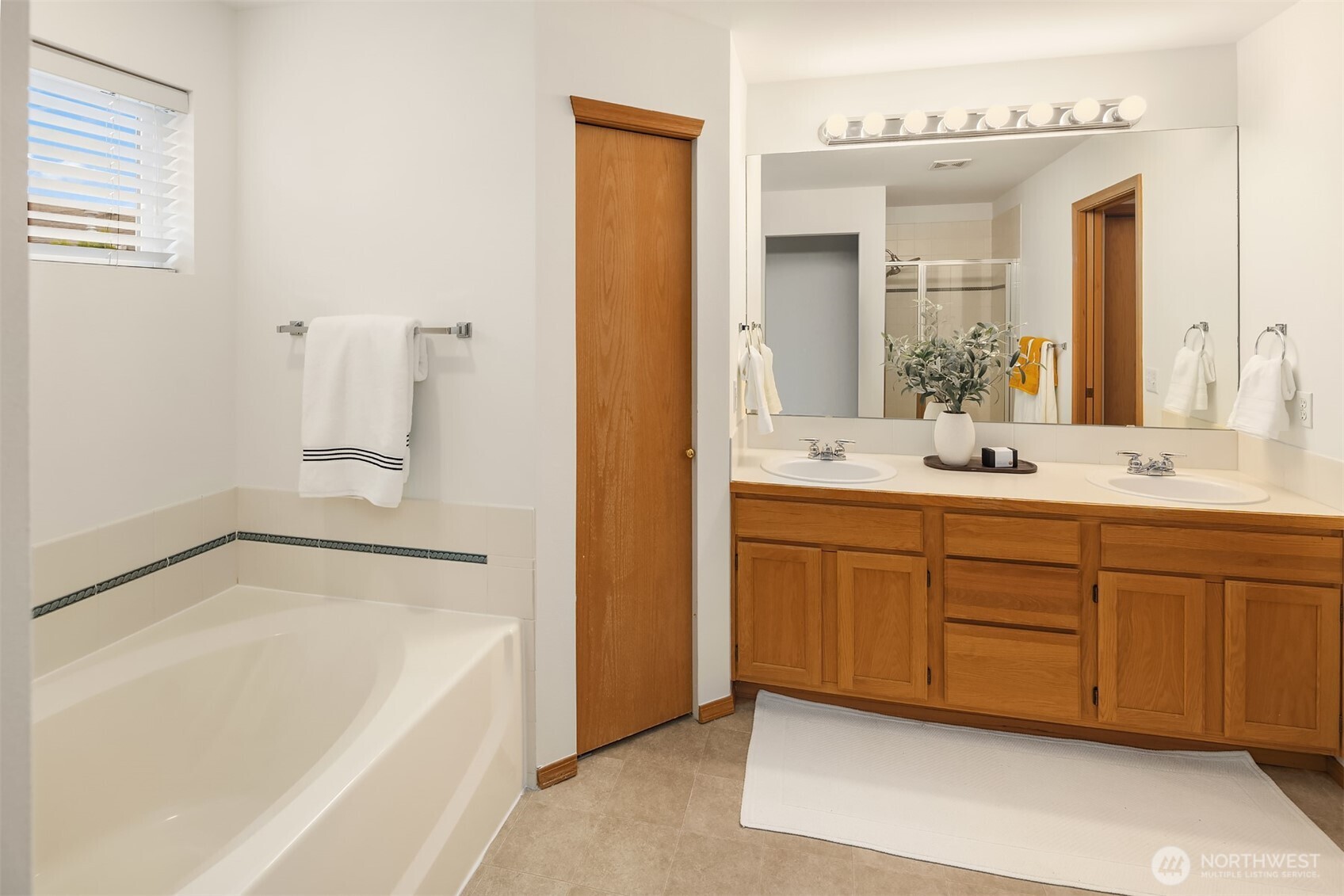 7320 Douglas Avenue SE