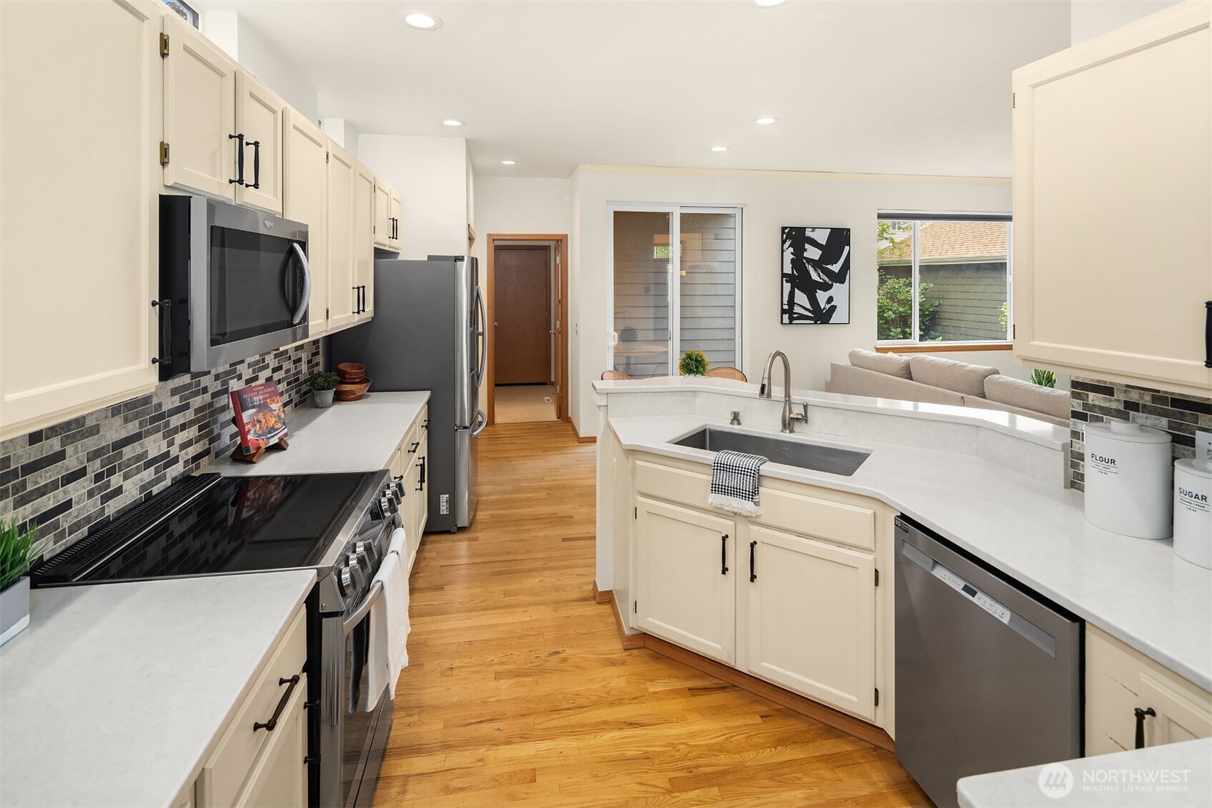 7320 Douglas Avenue SE