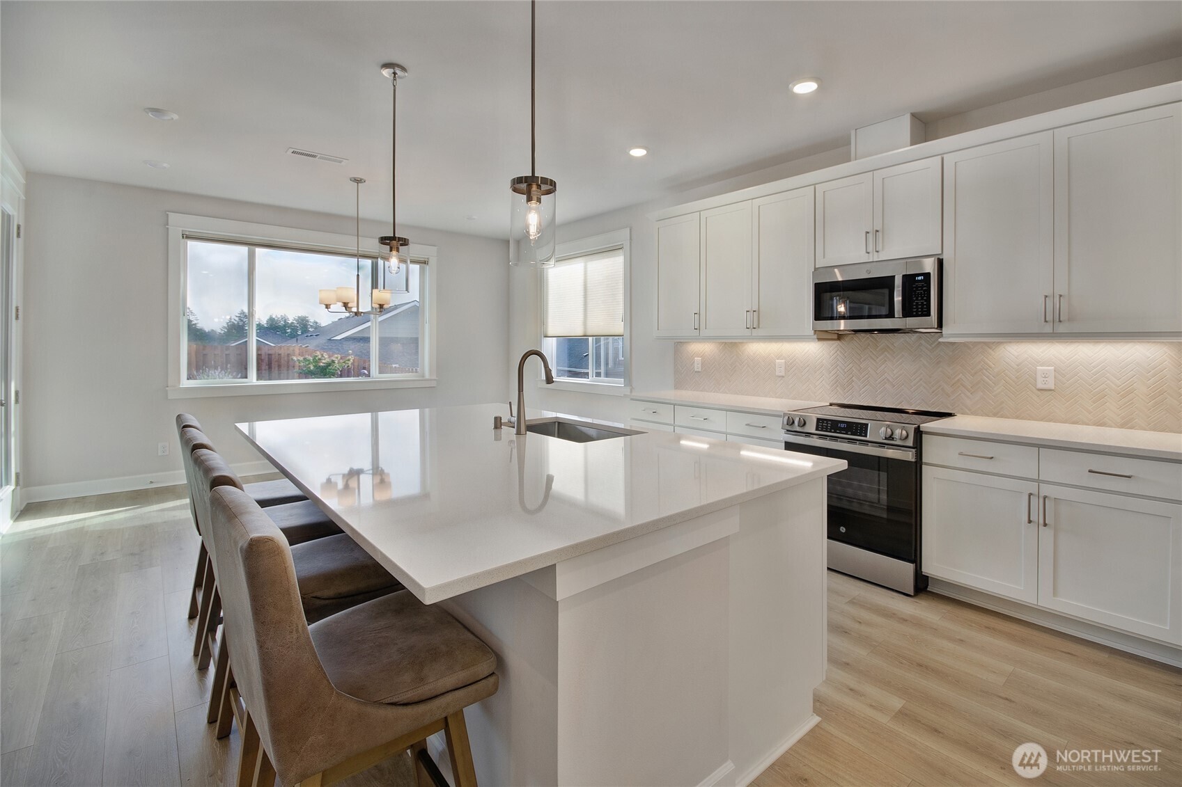 9242 Nootka Court SE