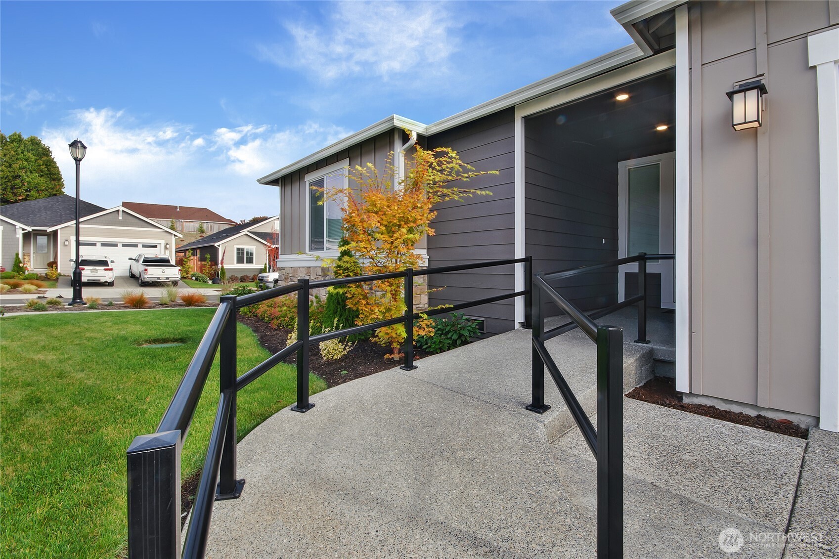 9242 Nootka Court SE