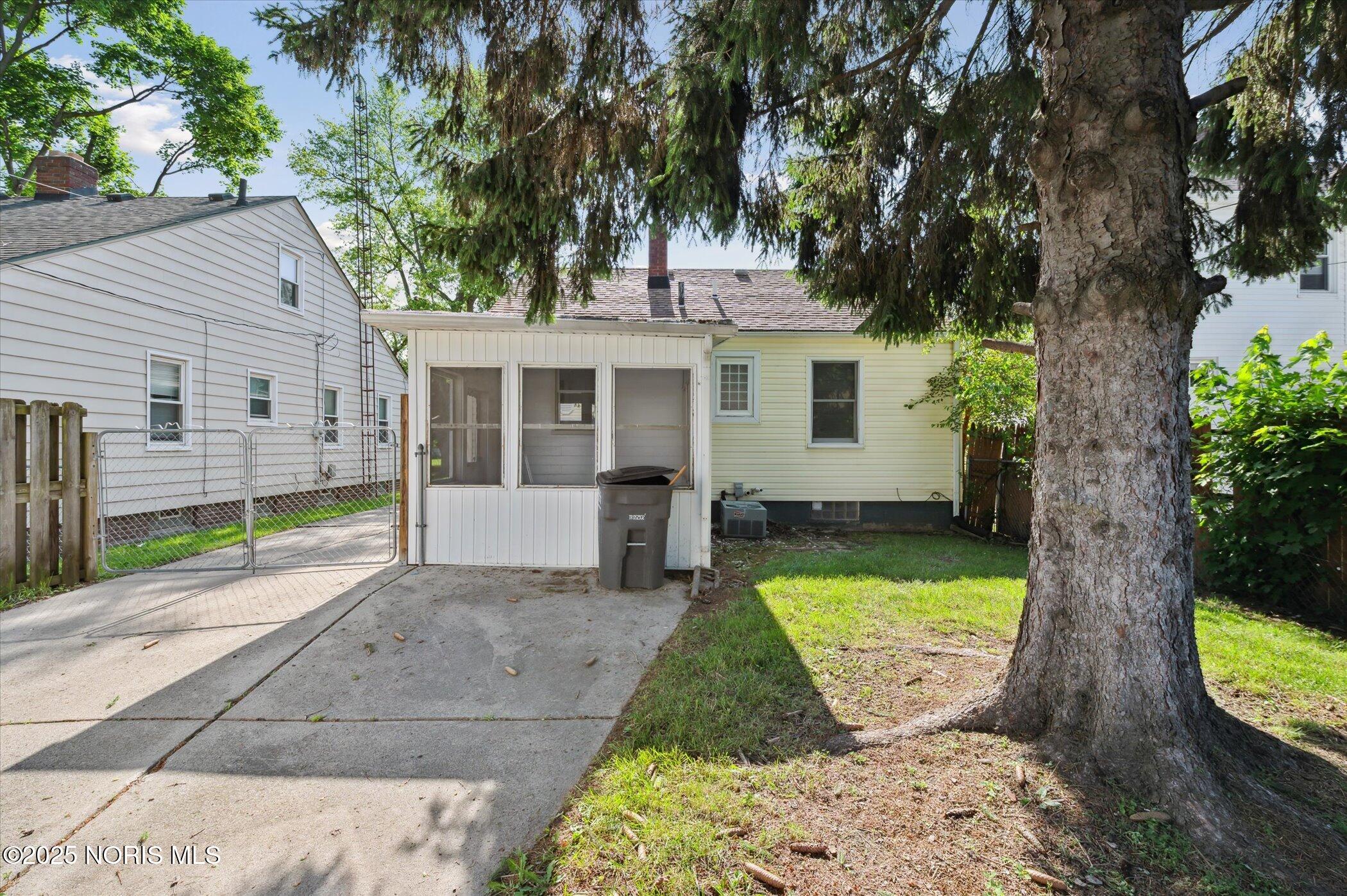 4606 Burnham Avenue