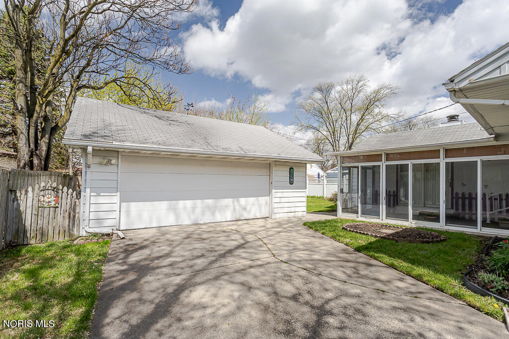3438 Ravenwood Boulevard