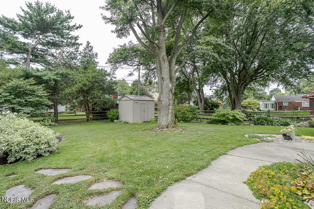 3215 Ravenwood Boulevard