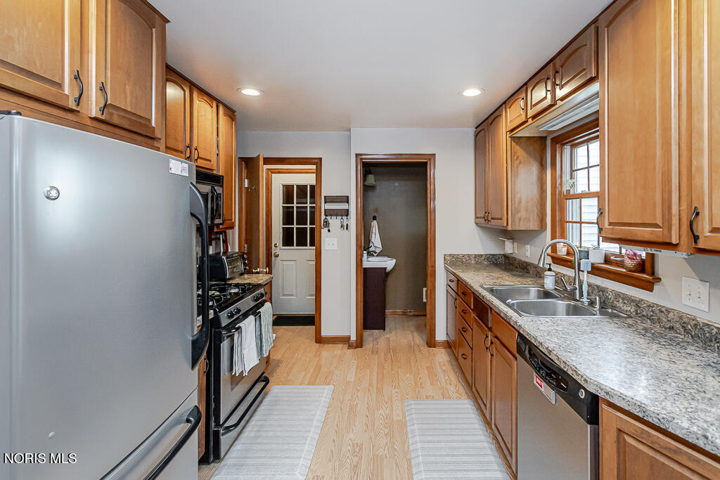 833 River Road