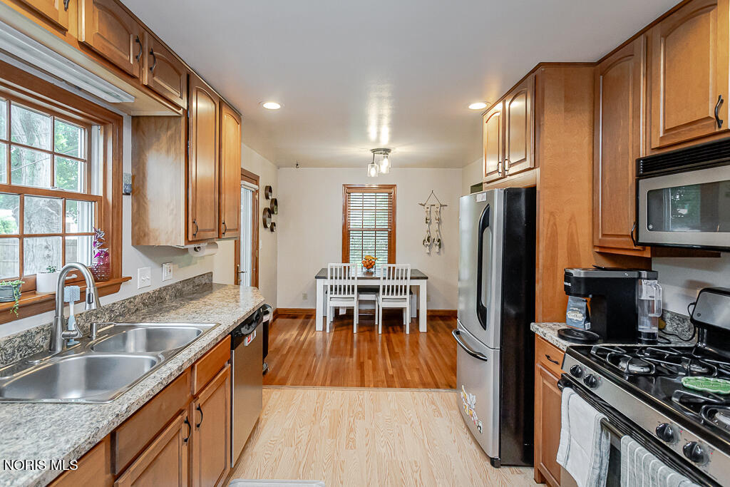 833 River Road