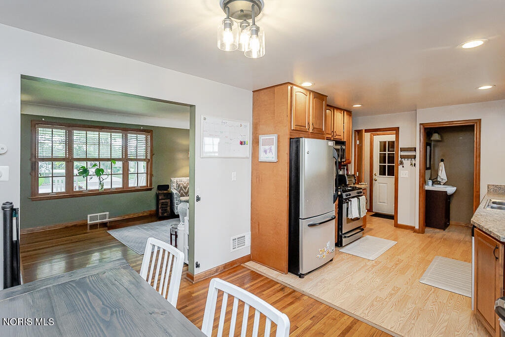 833 River Road
