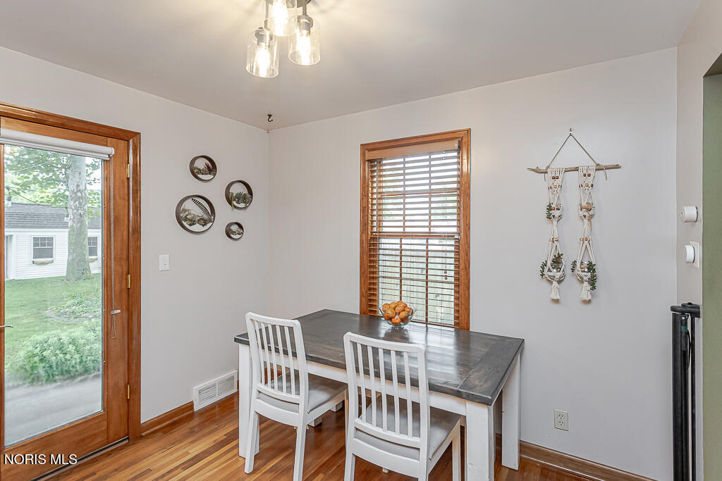 833 River Road