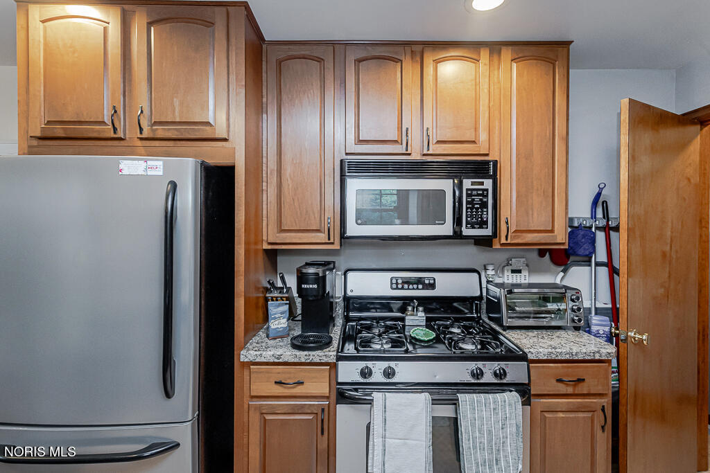 833 River Road