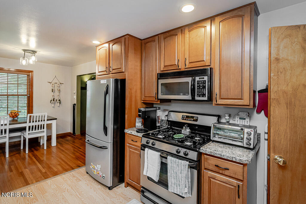 833 River Road
