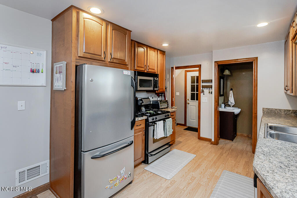 833 River Road