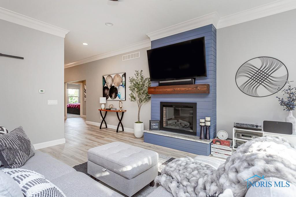 4748 Lakeside Drive