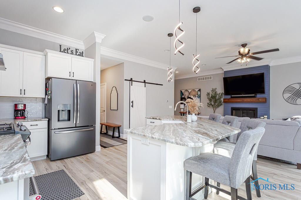 4748 Lakeside Drive