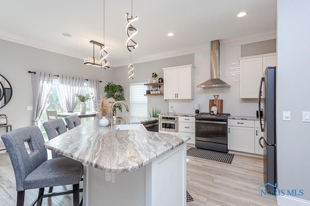 4748 Lakeside Drive