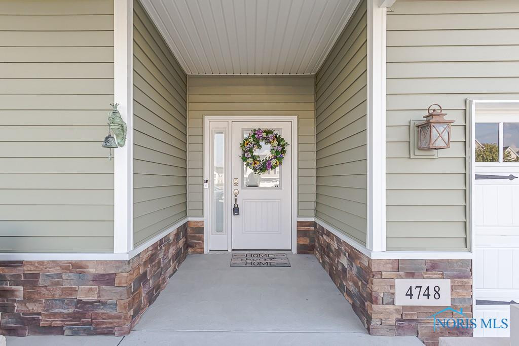 4748 Lakeside Drive