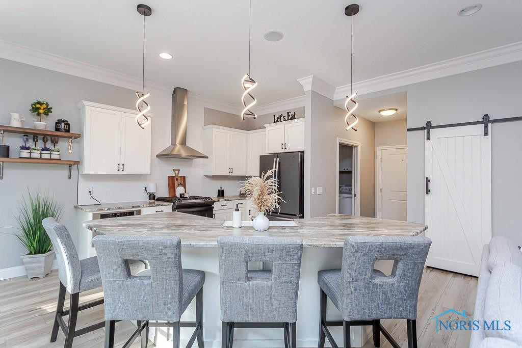 4748 Lakeside Drive